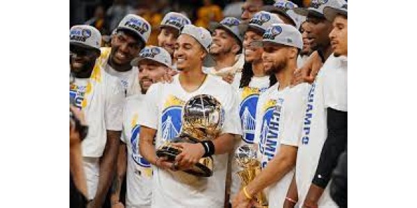 Golden State Warriors lucha por ganar a Houston Rockets